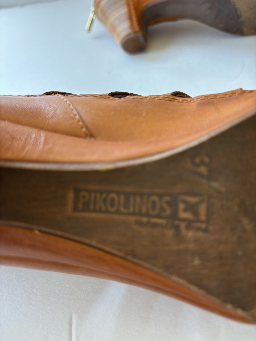 Pikolinos Women's leather Tan Cutout Gladiator Sandals - Picture 5 of 6